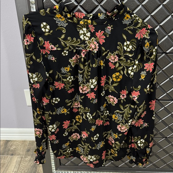 LOFT Black Floral Women's Blouse - Picture 4 of 5